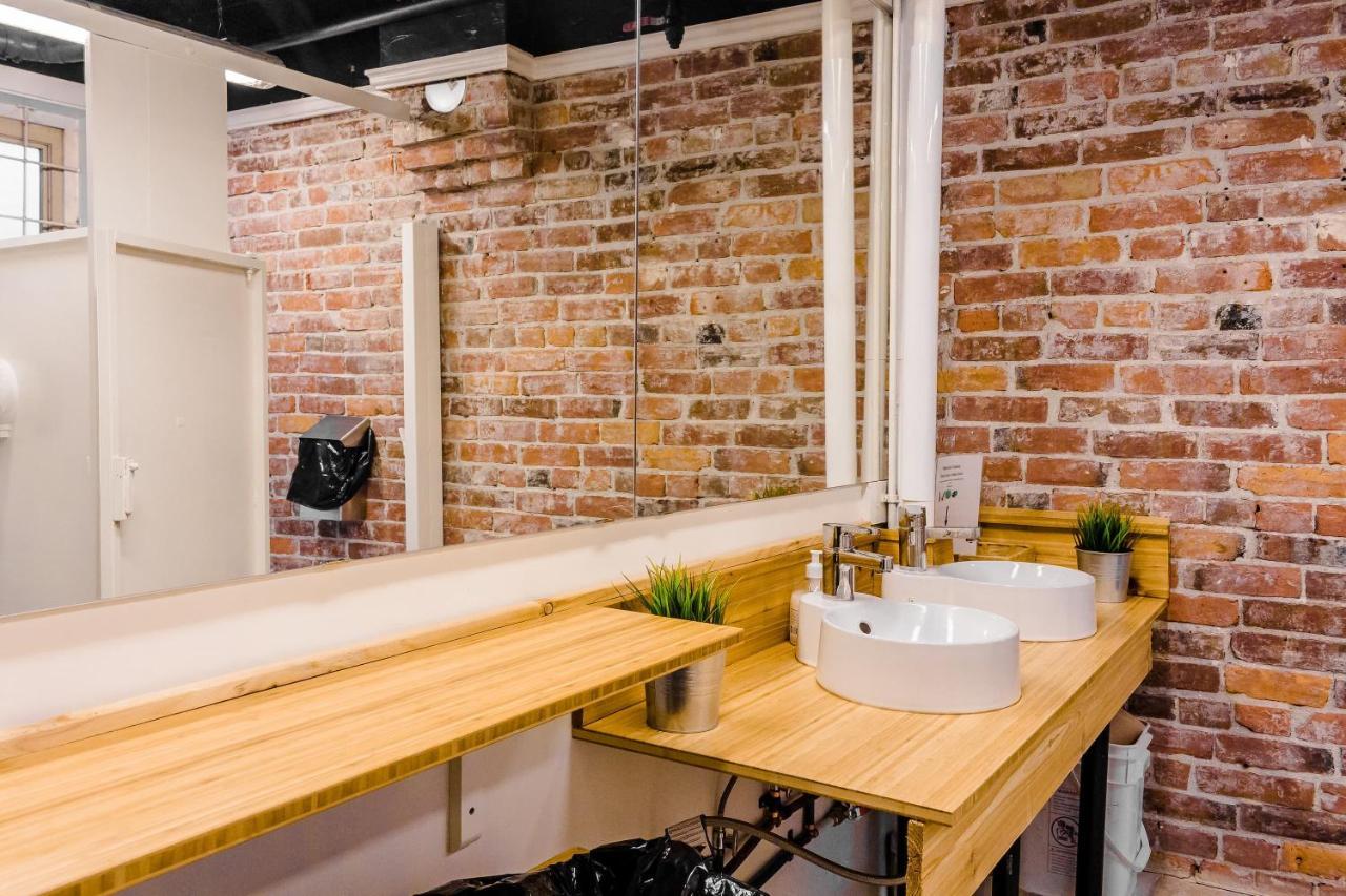 The Cambie Hostel Seymour Ванкувър Екстериор снимка