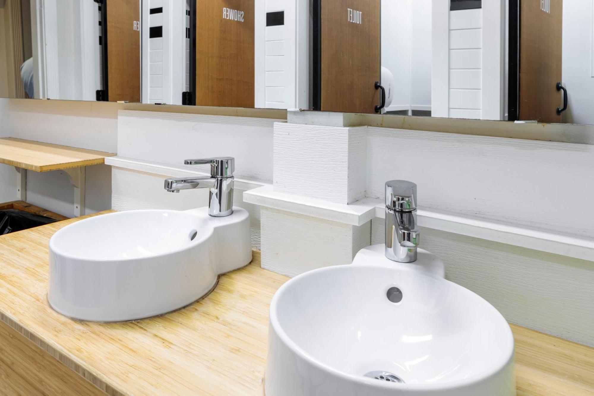 The Cambie Hostel Seymour Ванкувър Екстериор снимка